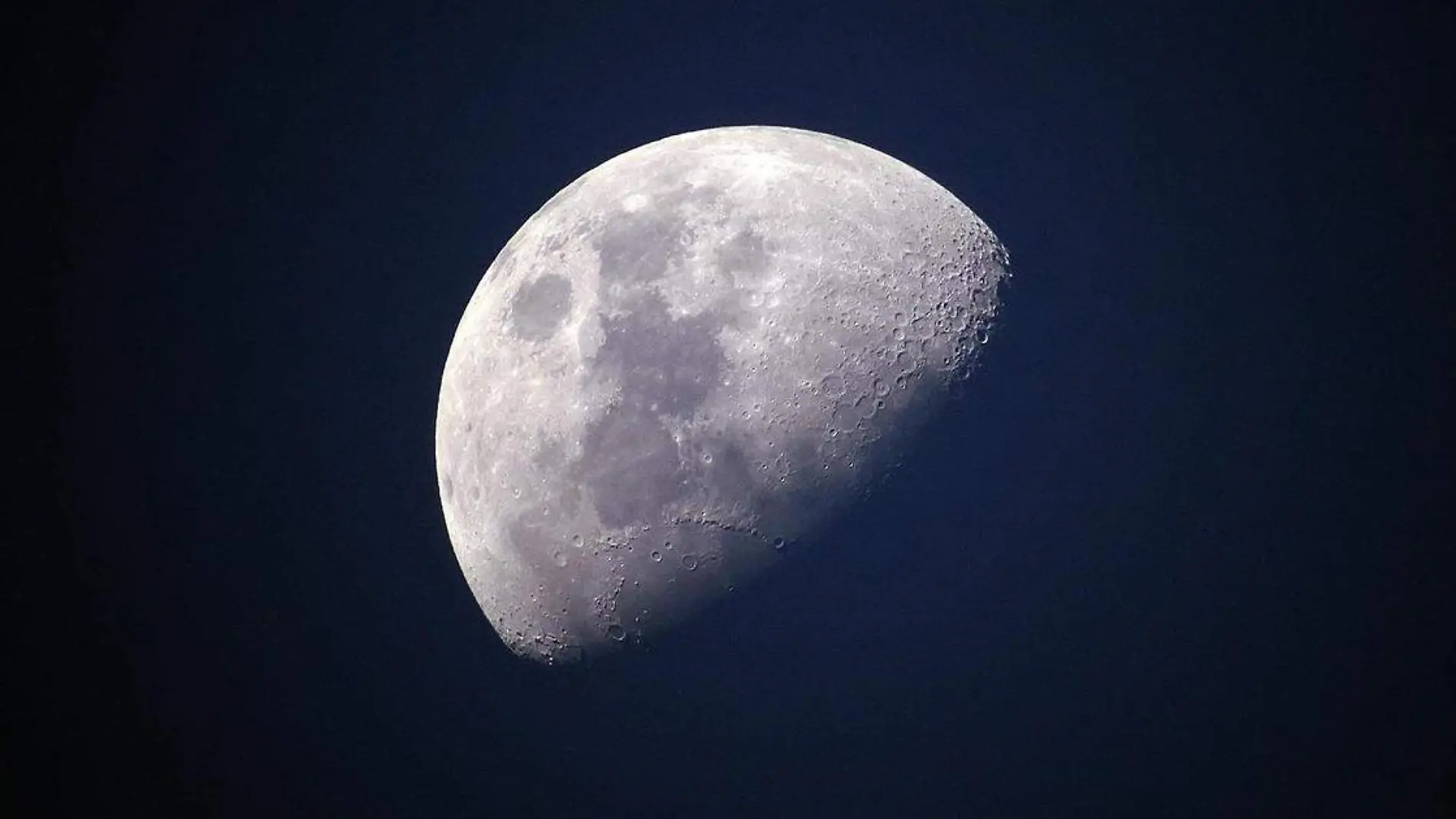 A lo largo de la historia mucho se ha hablado acerca de la diferencia en las dos caras de la luna